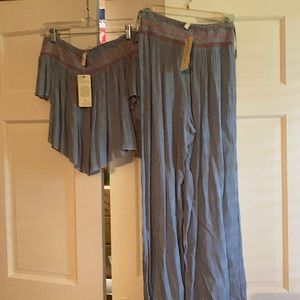 Off the shoulder top and split let pant. Smalls